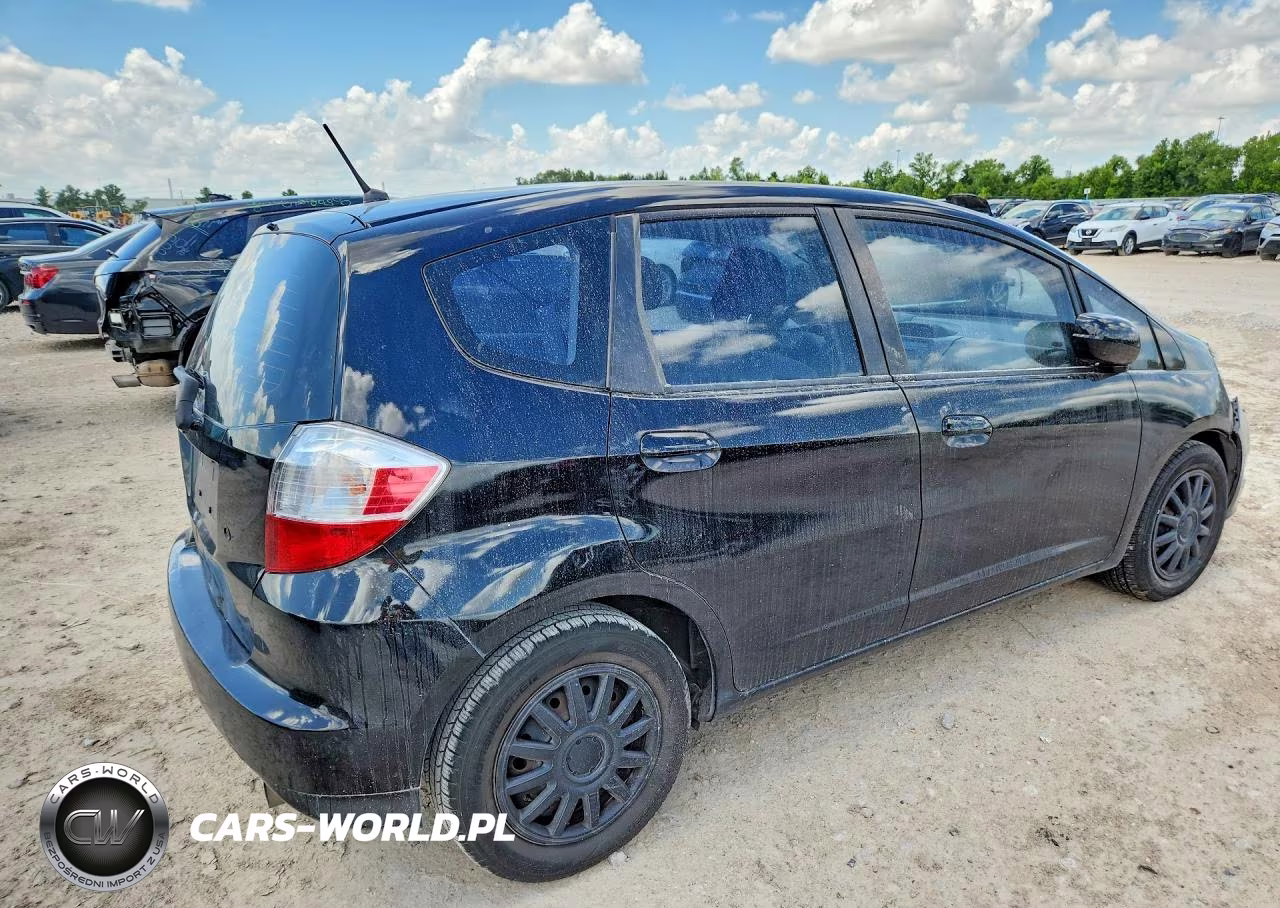 2010 Honda Fit VIN:JHMGE8H28AS000546 - 3