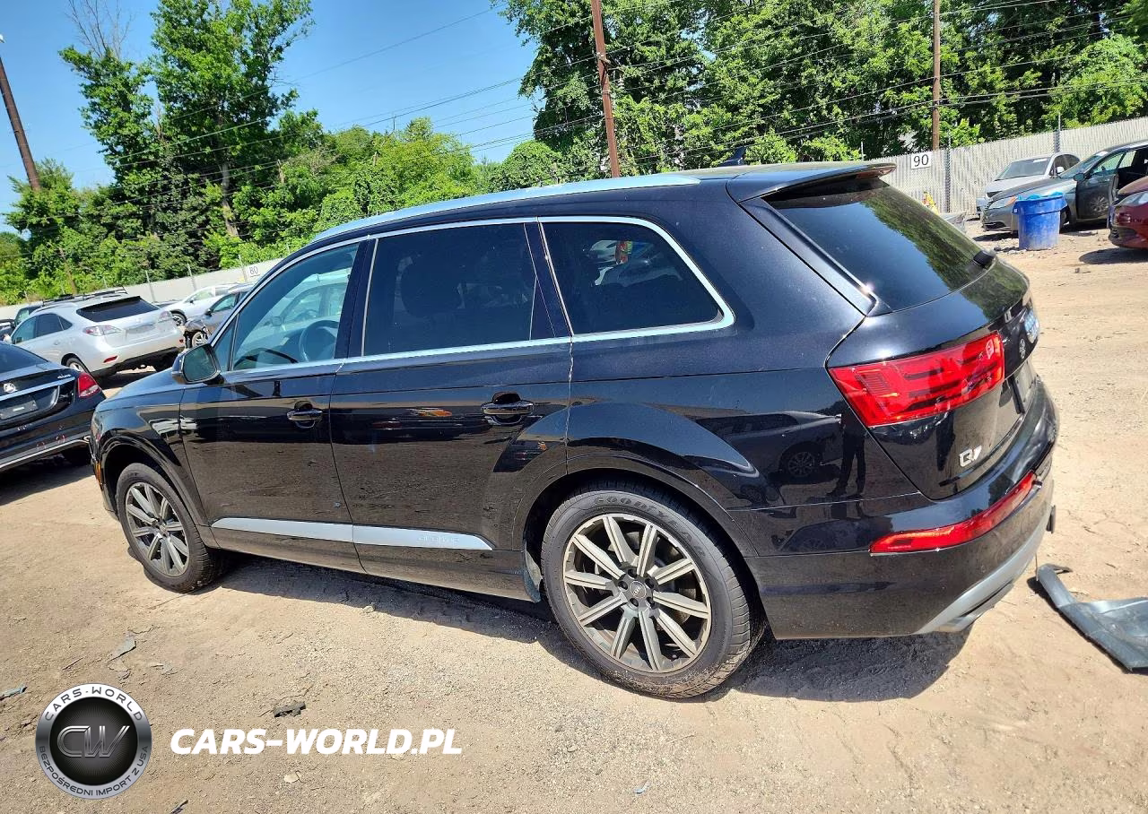 2017 Audi Q7 Prestige VIN:WA1VAAF78HD052584 - 2