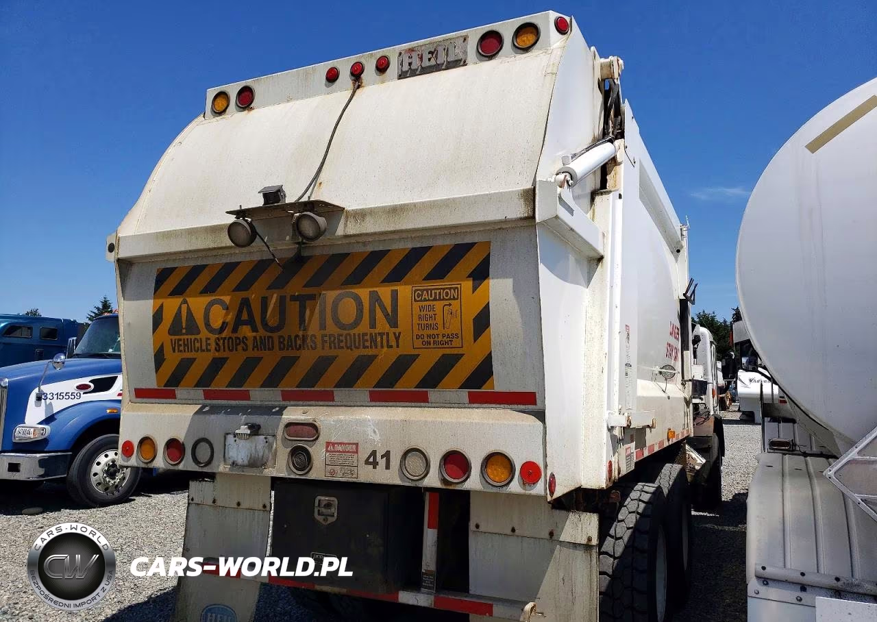 2013 Peterbilt 320 Refuse Truck VIN:3BPZL70X2DF192856 - 4