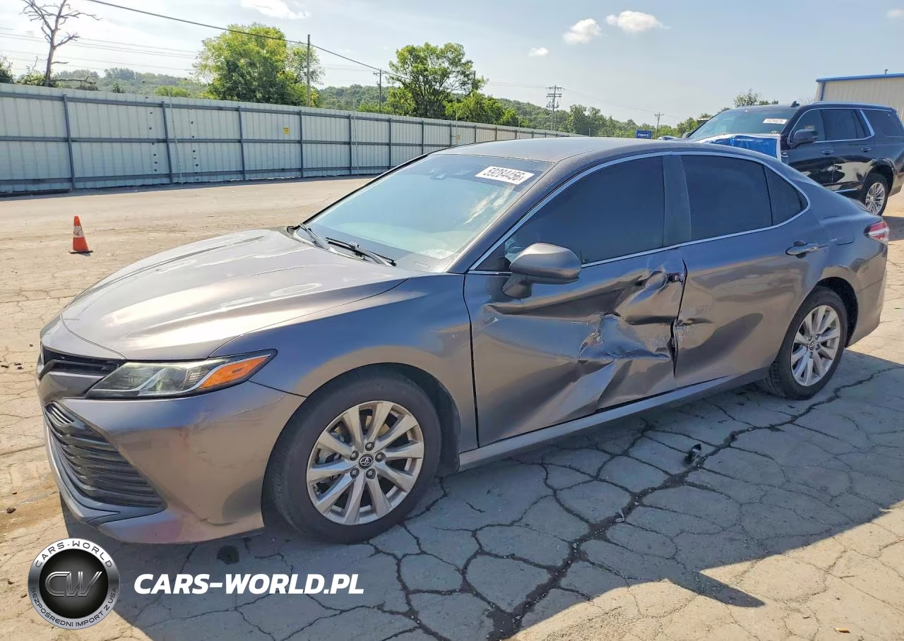 2018 Toyota Camry Le – zdjęcie 1 z 12