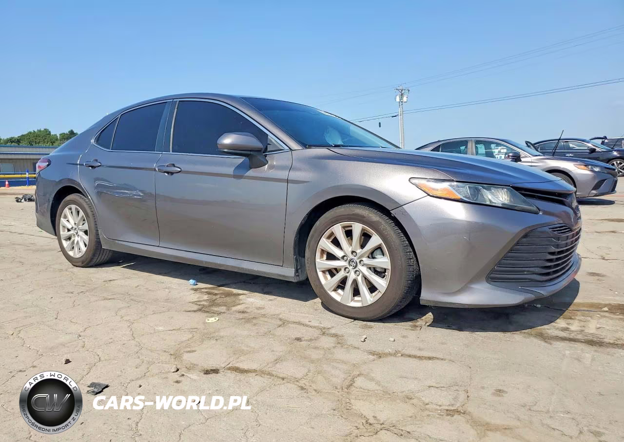 2018 Toyota Camry Le VIN:4T1B11HK7JU565031 - 4