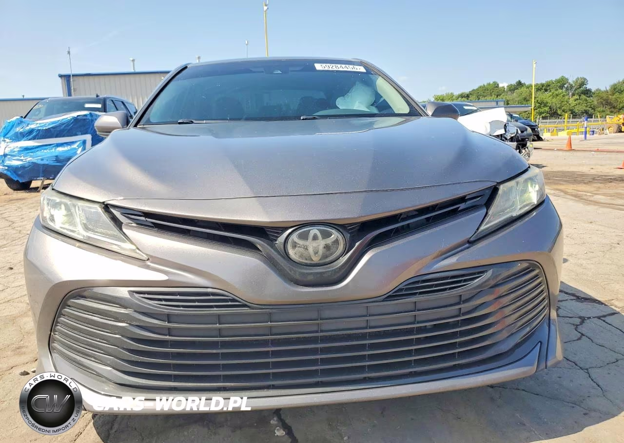 2018 Toyota Camry Le VIN:4T1B11HK7JU565031 - 5