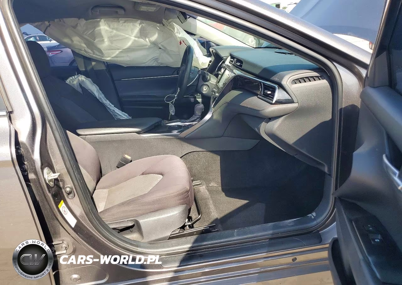 2018 Toyota Camry Le VIN:4T1B11HK7JU565031 - 7