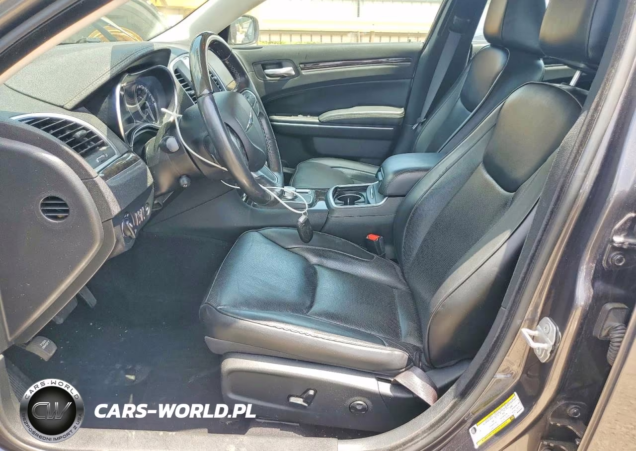 2019 Chrysler 300 Limited VIN:2C3CCAEGXKH689645 - 7