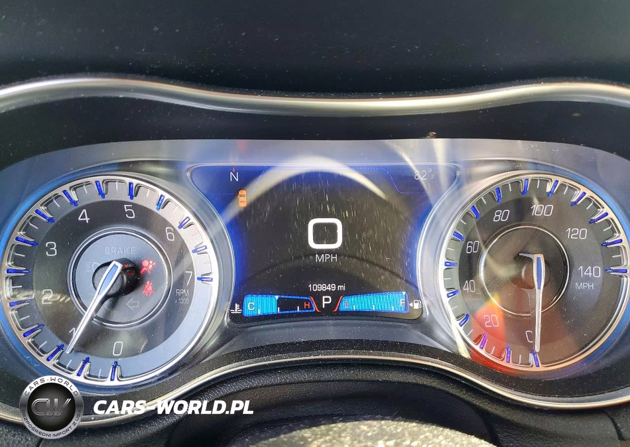 2019 Chrysler 300 Limited VIN:2C3CCAEGXKH689645 - 9