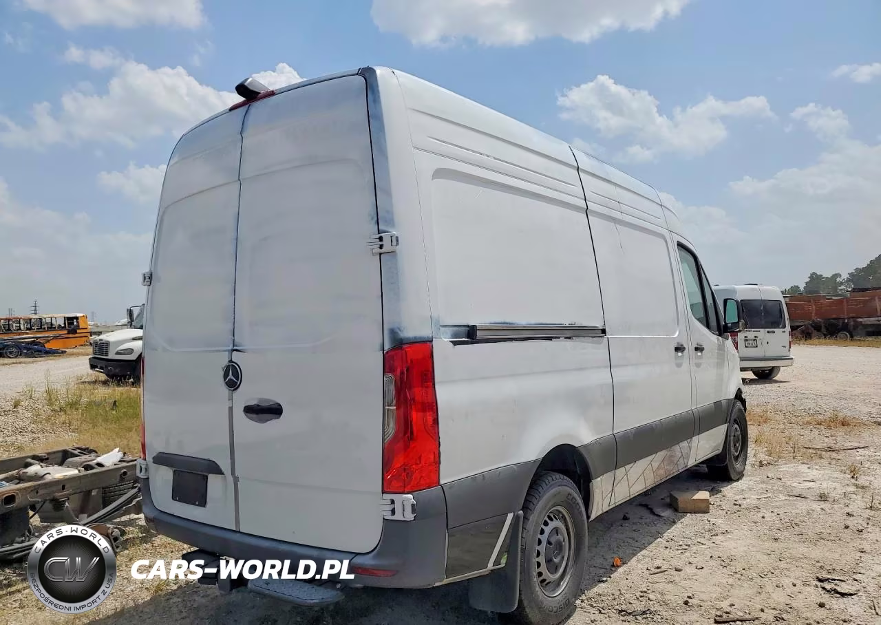 2024 Mercedes-Benz Sprinter 2500 VIN:W1Y4NBHYXRT180071 - 3