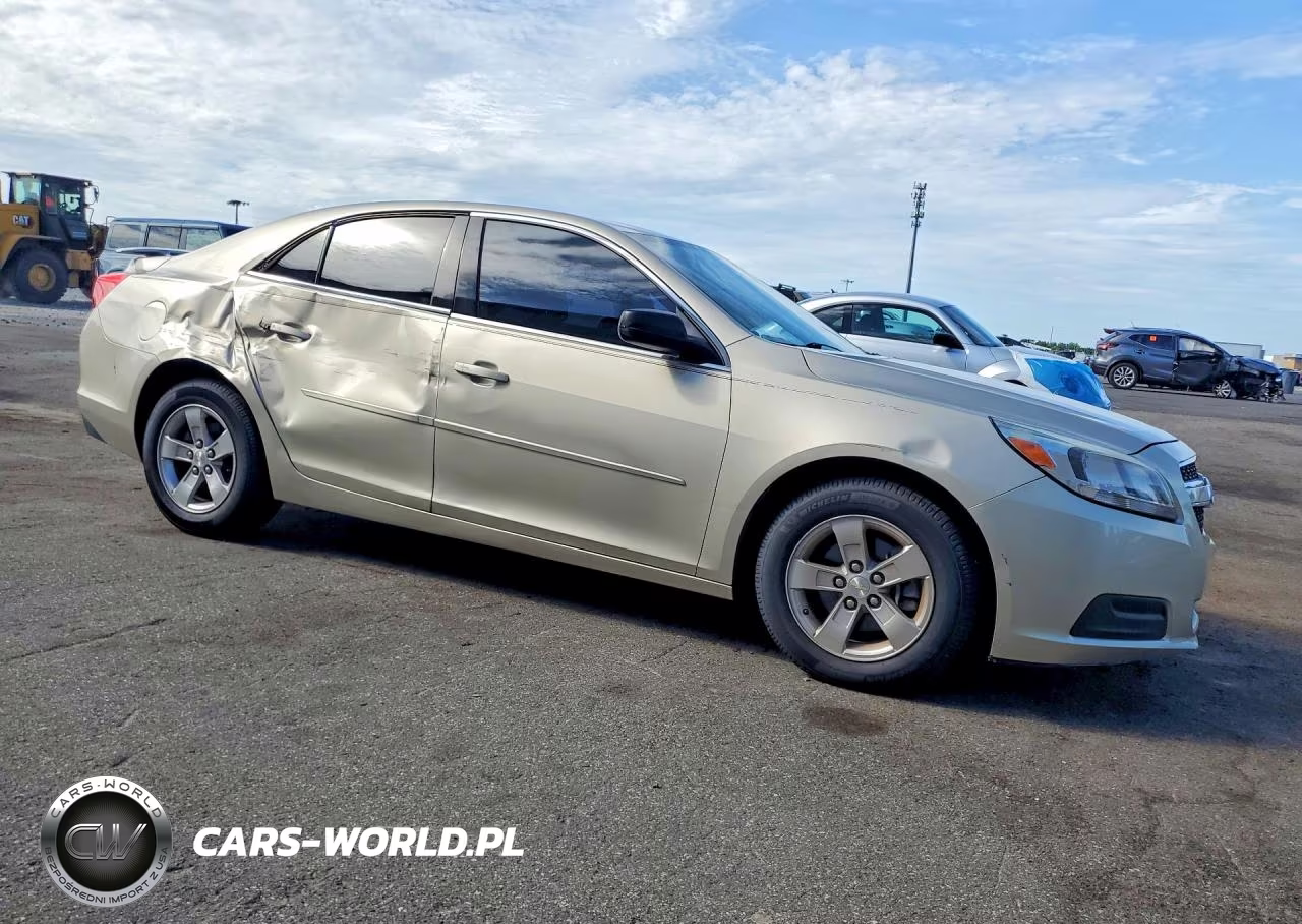 2013 Chevrolet Malibu Ls VIN:1G11B5SA4DF192181 - 4