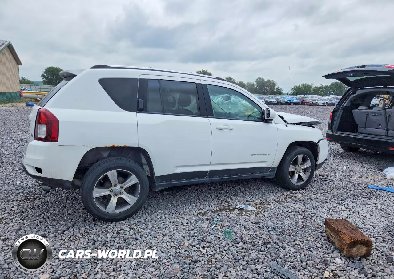 2016 Jeep Compass Latitude VIN:1C4NJCEA8GD752022 - 3