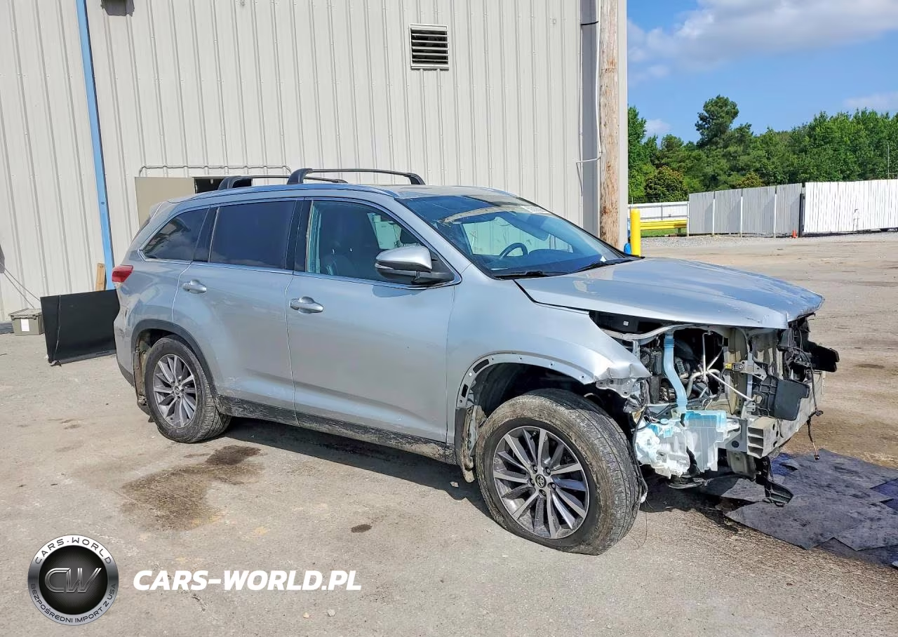 2019 Toyota Highlander Xle VIN:5TDJZRFH3KS613788 - 4