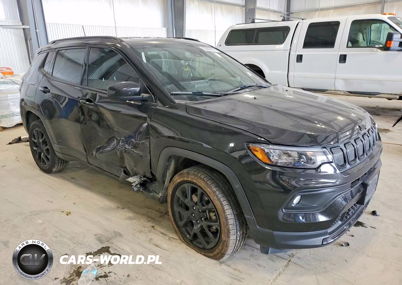 2022 Jeep Compass Latitude VIN:3C4NJDBB8NT166978 - 4