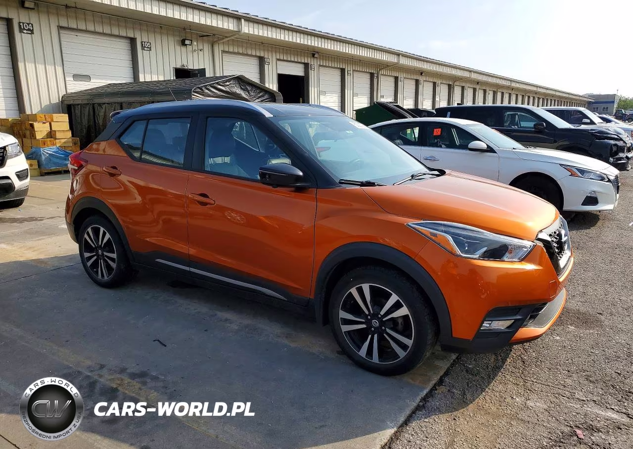 2019 Nissan Kicks Sr VIN:3N1CP5CU7KL518183 - 4