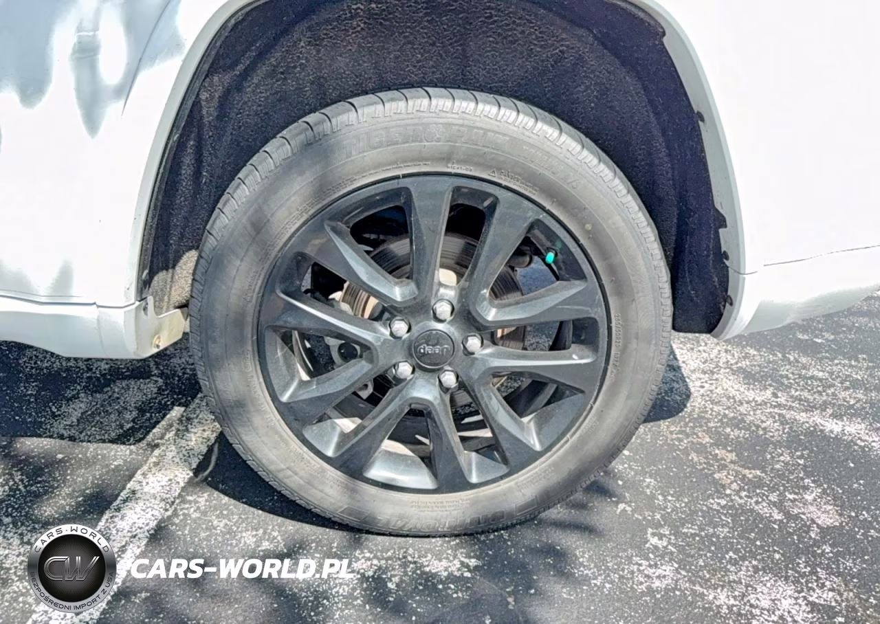 2020 Jeep Grand Cherokee Laredo VIN:1C4RJFAGXLC396671 - 13
