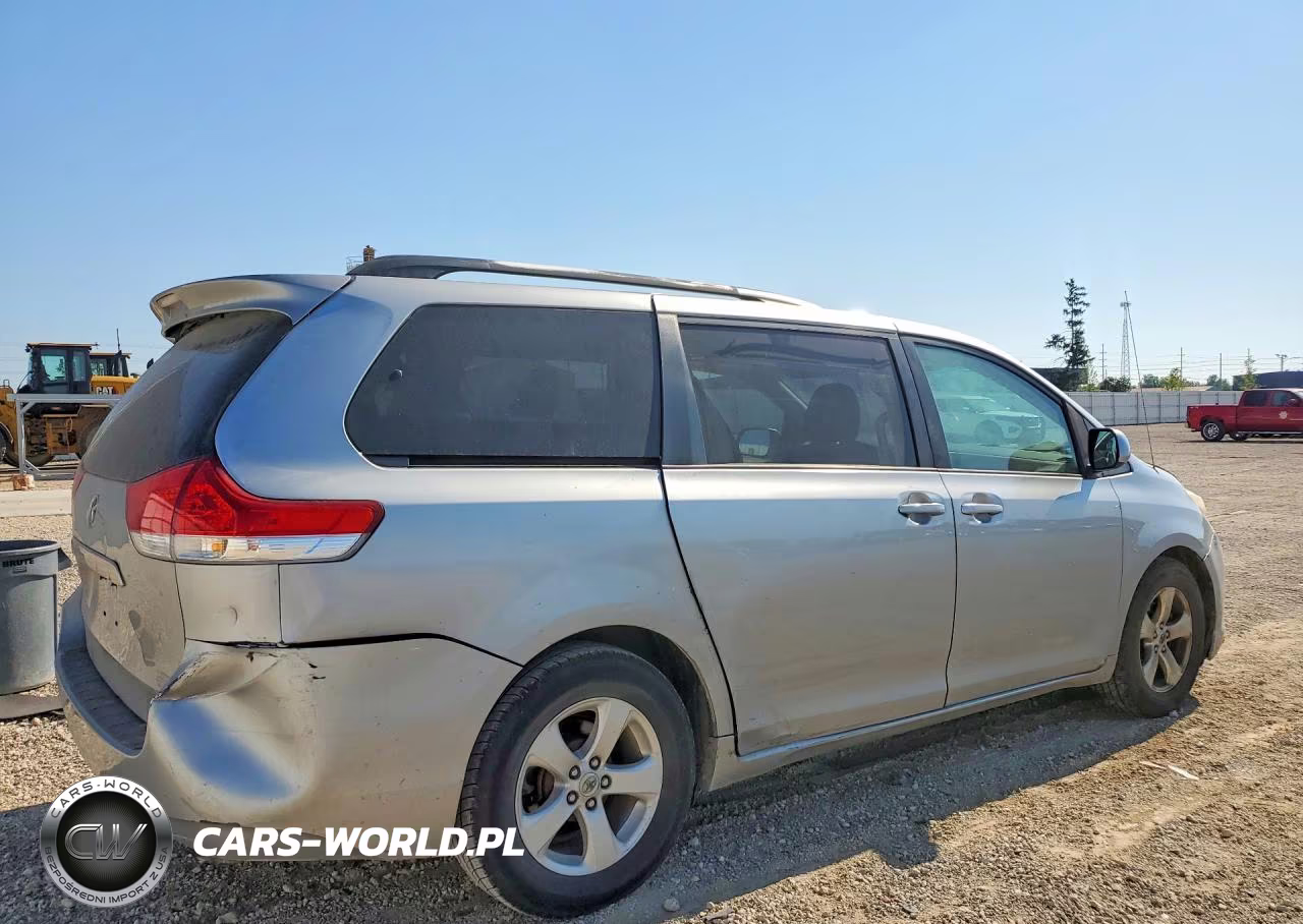 2011 Toyota Sienna Le VIN:5TDKK3DC3BS072593 - 3
