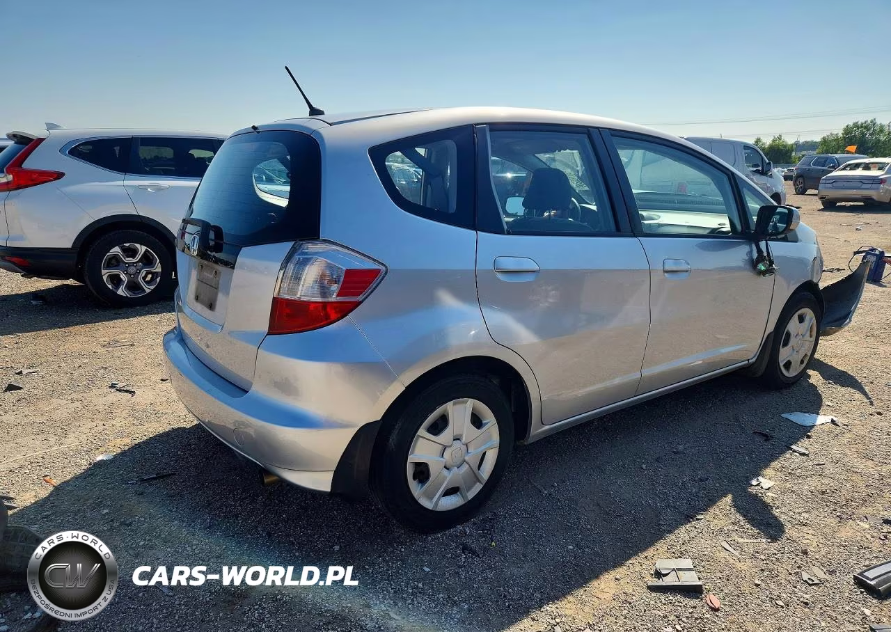 2012 Honda Fit VIN:JHMGE8H37CC037139 - 3