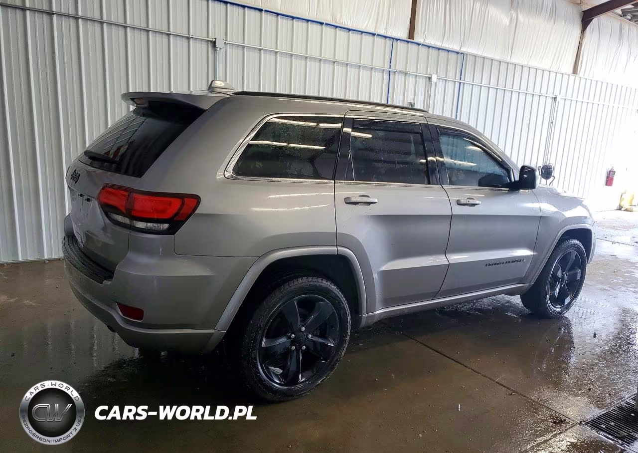 2015 Jeep Grand Cherokee Laredo VIN:1C4RJFAG2FC924868 - 3