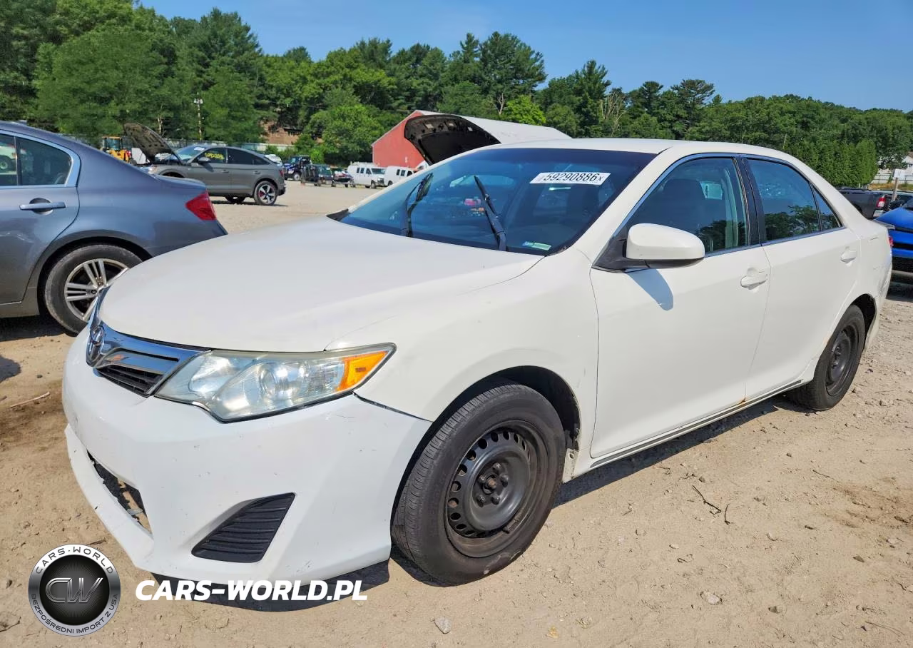 2014 Toyota Camry Le – zdjęcie 1 z 12