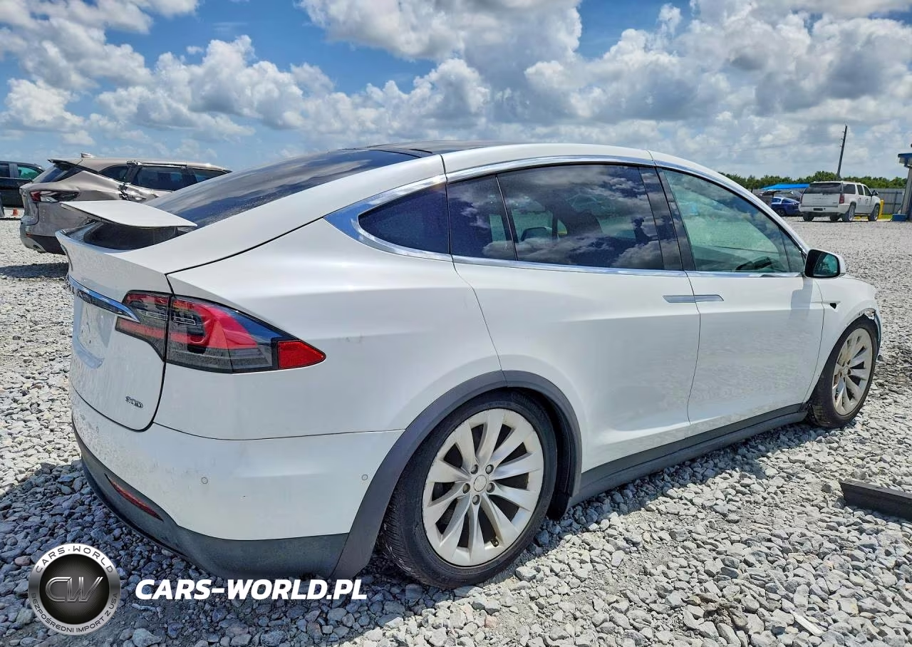 2016 Tesla Model X VIN:5YJXCBE2XGF027827 - 3