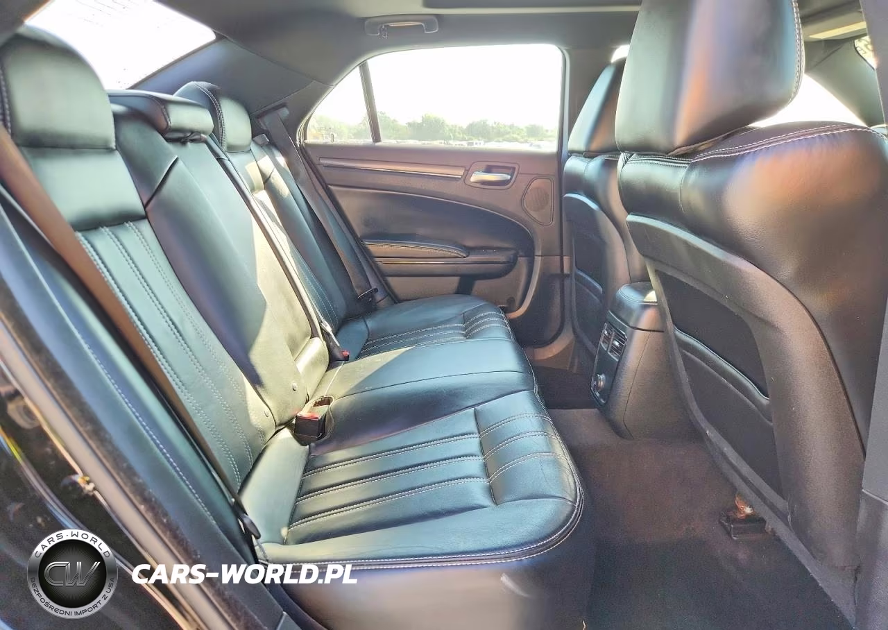 2014 Chrysler 300 S VIN:2C3CCAGG5EH142266 - 10