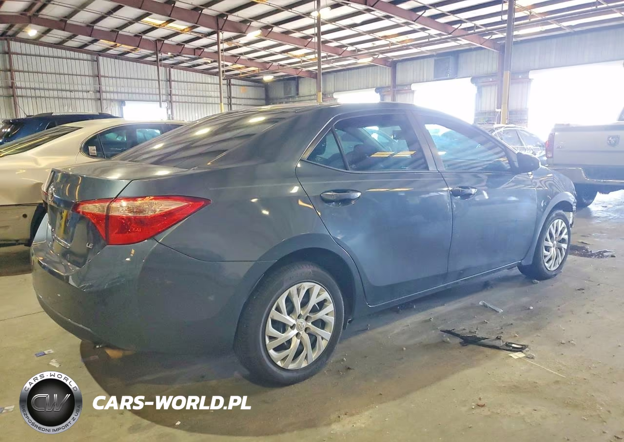 2018 Toyota Corolla Le VIN:5YFBURHE2JP753327 - 3