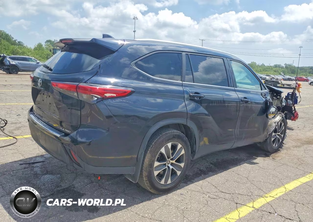 2023 Toyota Highlander Xle VIN:5TDKDRBHXPS502624 - 3