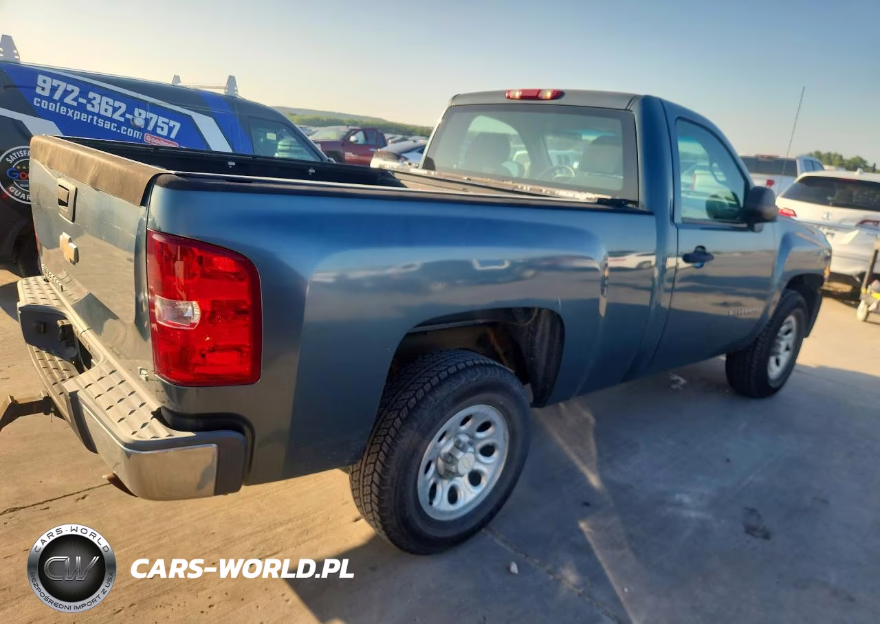 2008 Chevrolet Silverado C1500 VIN:1GCEC14XX8Z260424 - 3