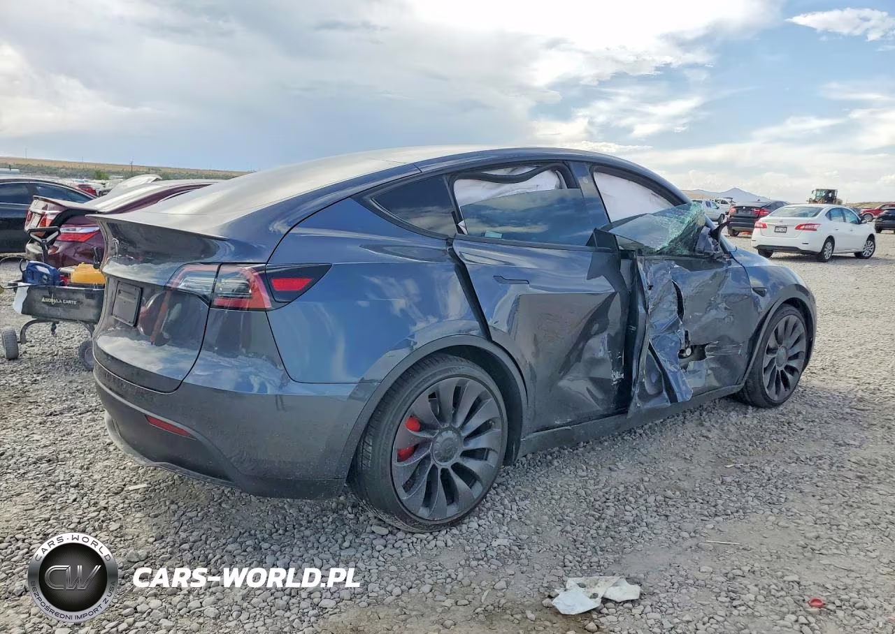 2021 Tesla Model Y VIN:5YJYGDEF7MF215756 - 3