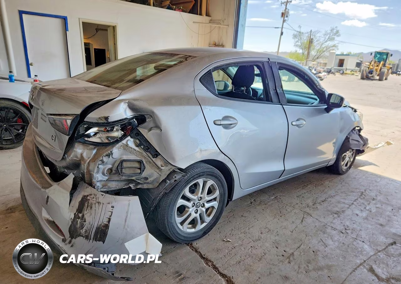2018 Toyota Yaris Ia Base VIN:3MYDLBYV0JY306404 - 3