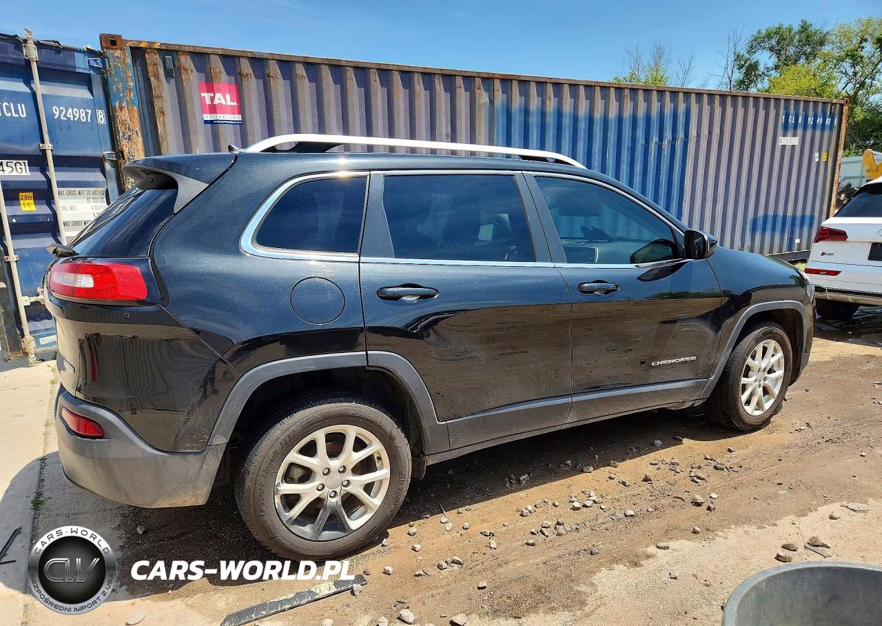 2015 Jeep Cherokee Latitude VIN:1C4PJLCB1FW770689 - 3