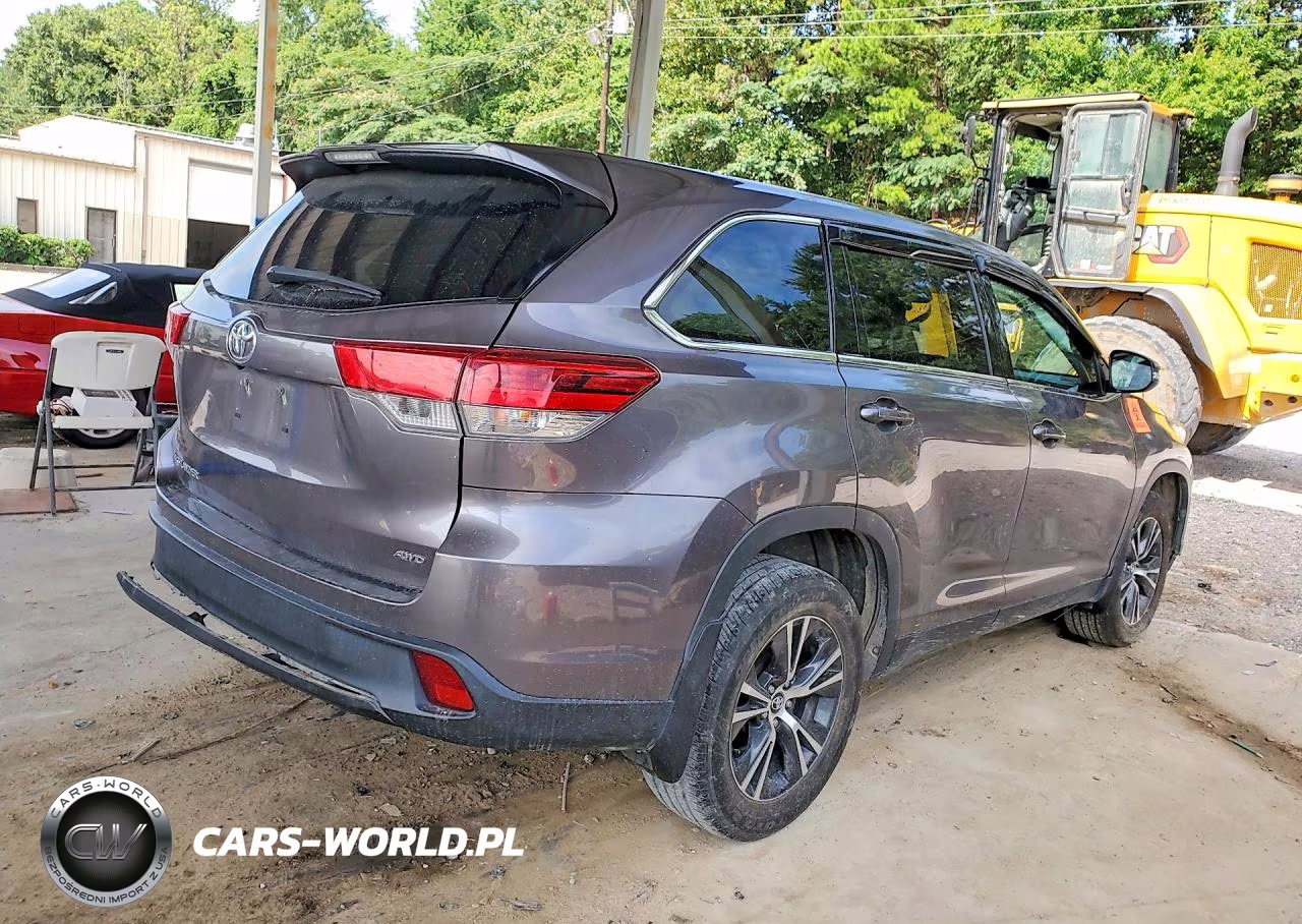 2019 Toyota Highlander Le VIN:5TDBZRFH6KS962271 - 3