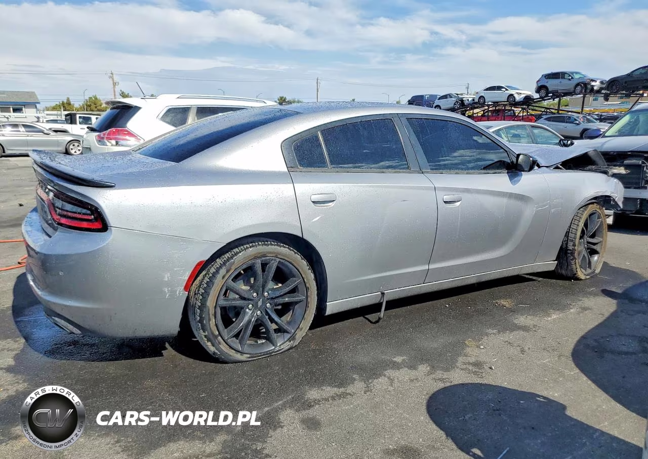 2018 Dodge Charger Sxt VIN:2C3CDXBGXJH135623 - 3