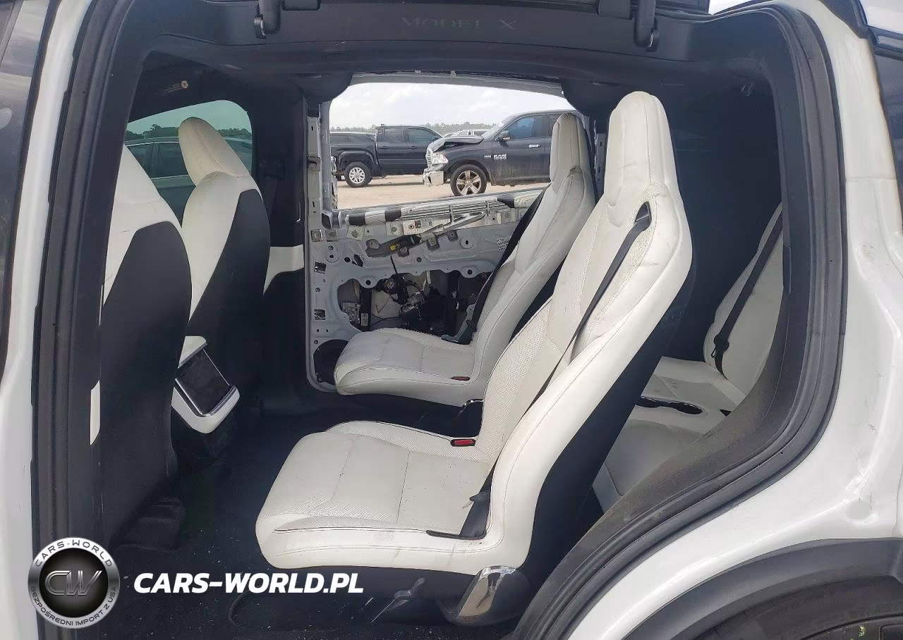 2022 Tesla Model X VIN:7SAXCBE62NF341412 - 11