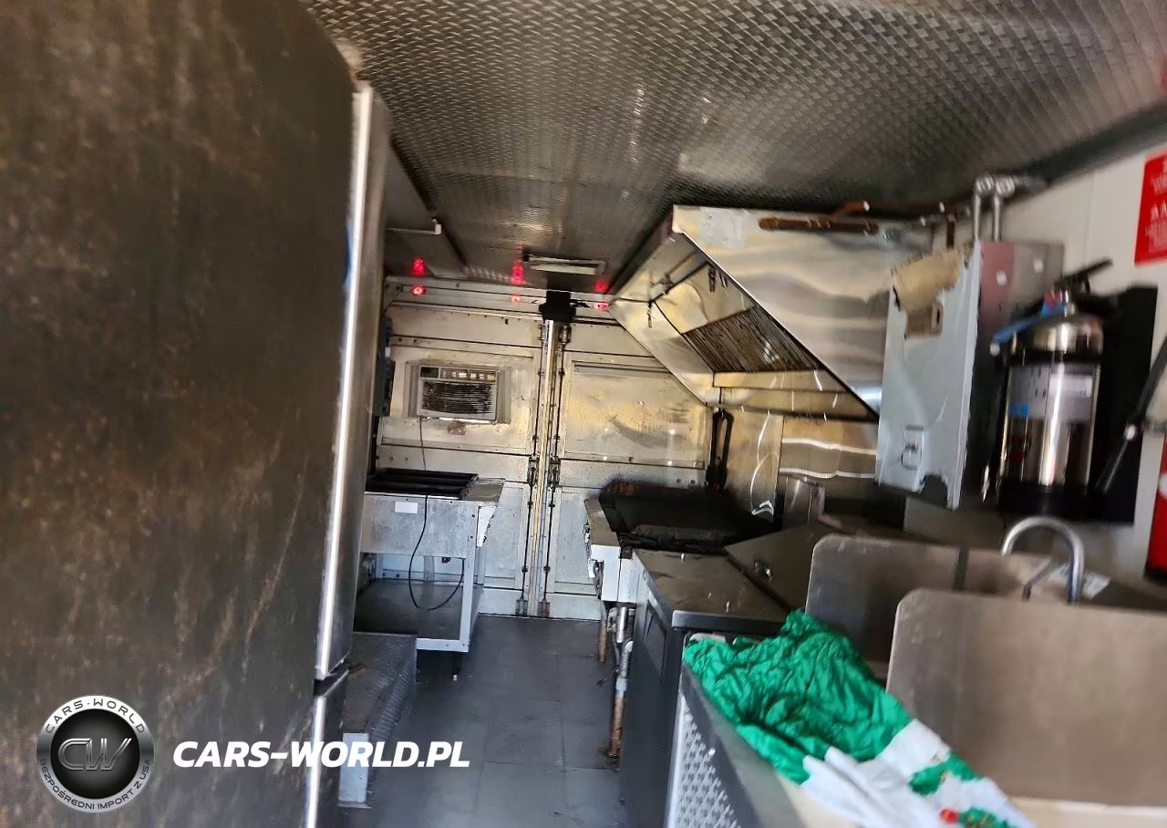 2002 Freightliner Chassis M Line Walk-In Van VIN:4UZAANCP62CK26533 - 10