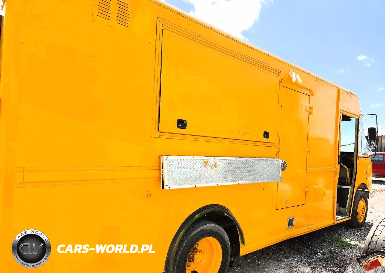 2002 Freightliner Chassis M Line Walk-In Van VIN:4UZAANCP62CK26533 - 3