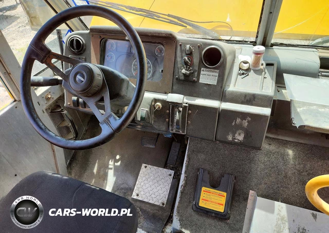 2002 Freightliner Chassis M Line Walk-In Van VIN:4UZAANCP62CK26533 - 8
