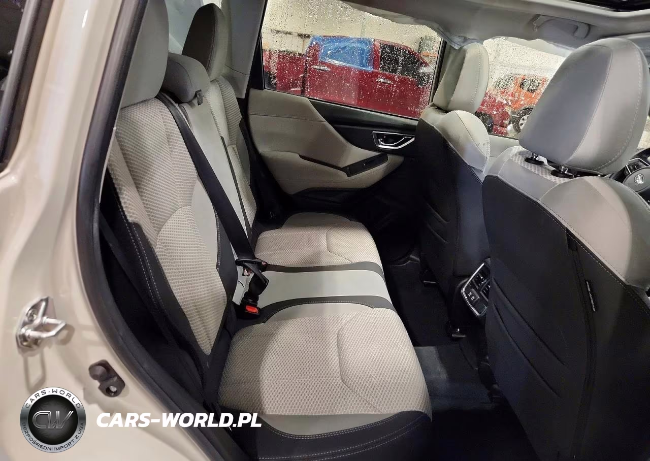 2024 Subaru Forester Premium VIN:JF2SKADC1RH471121 - 11