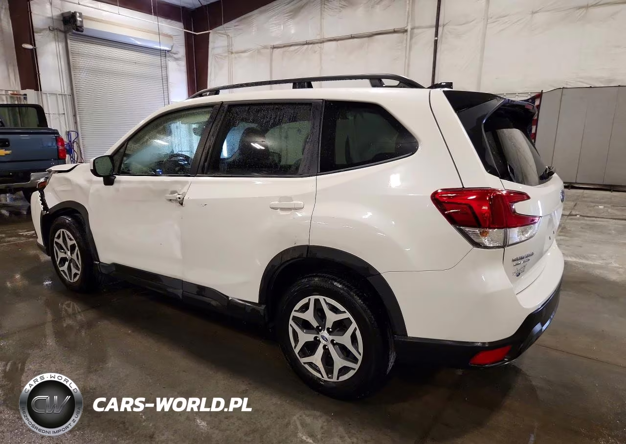 2024 Subaru Forester Premium VIN:JF2SKADC1RH471121 - 2