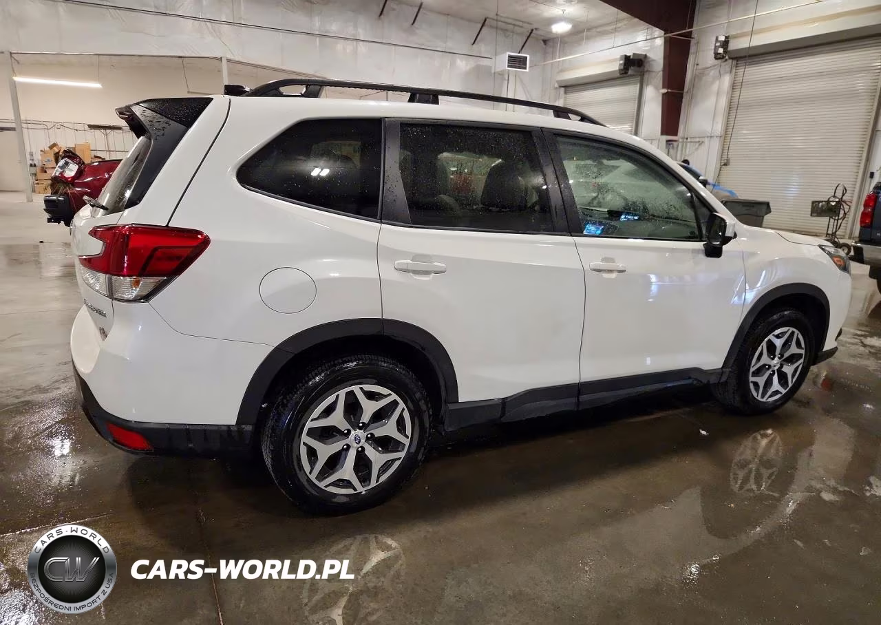 2024 Subaru Forester Premium VIN:JF2SKADC1RH471121 - 3