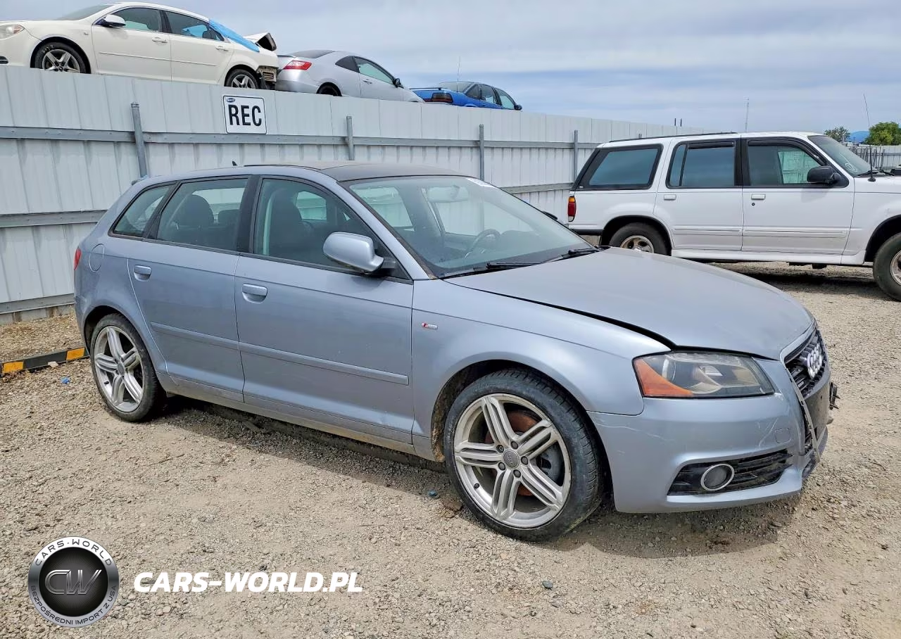 2013 Audi A3 2.0T Premium VIN:WAUMFAFM3DA028887 - 4