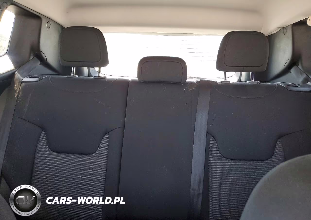 2018 Jeep Renegade Sport VIN:ZACCJBAB1JPJ42162 - 10
