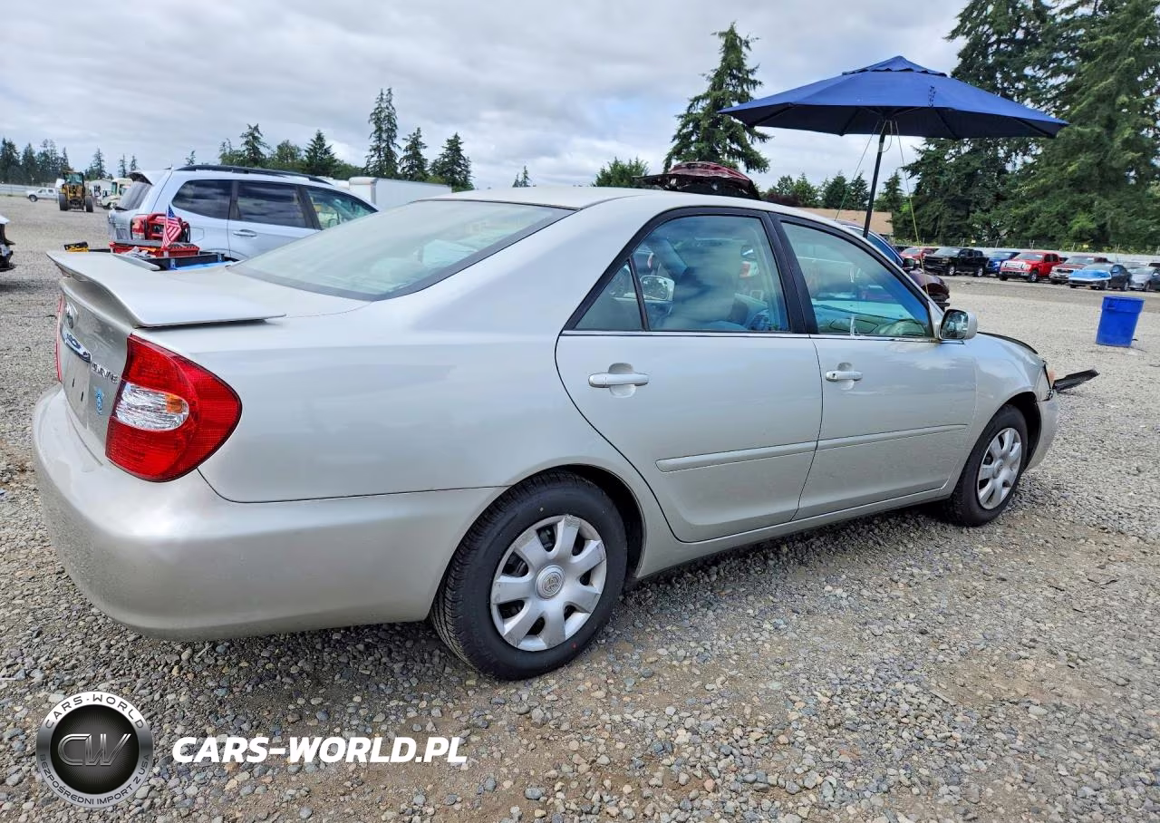 2003 Toyota Camry Le VIN:4T1BE32K63U747847 - 3