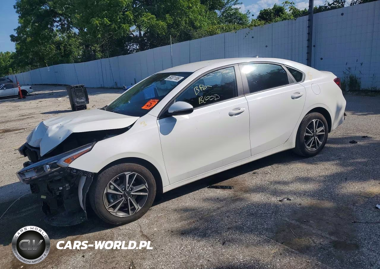 2024 Kia Forte Lxs – zdjęcie 1 z 12