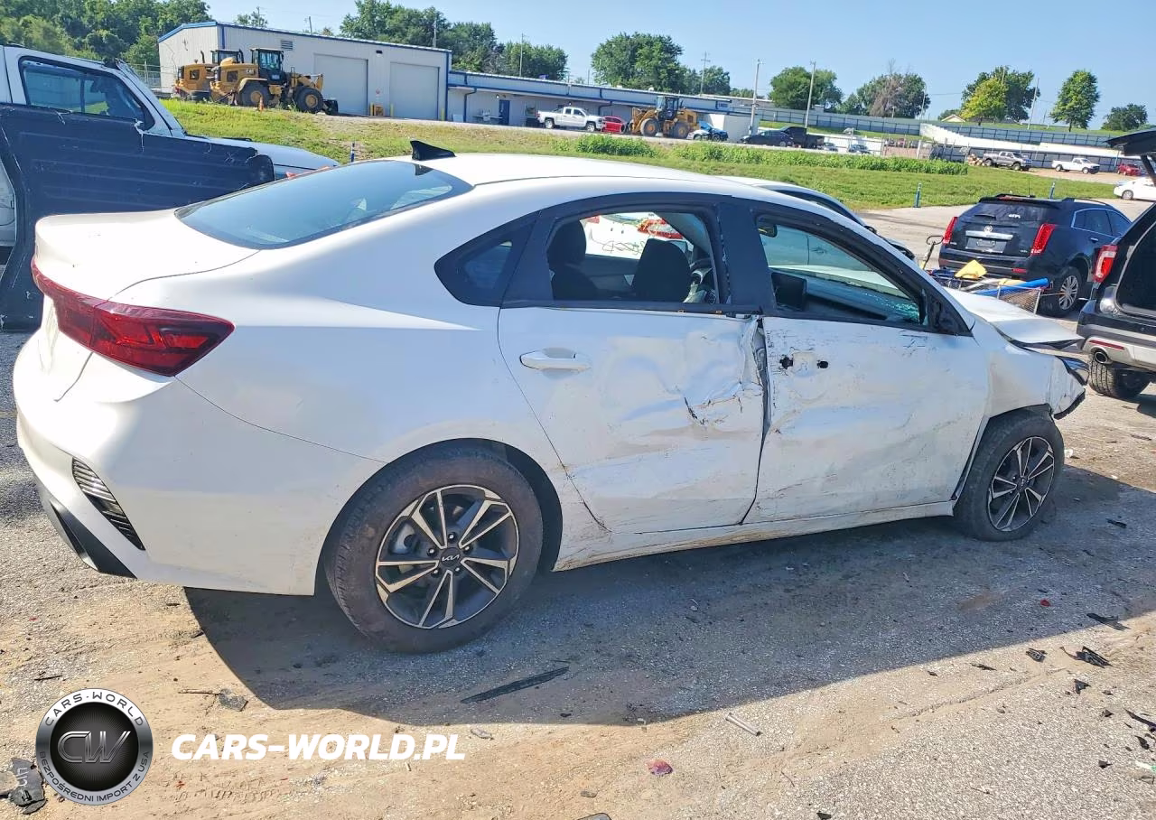 2024 Kia Forte Lxs VIN:3KPF24AD5RE797184 - 3