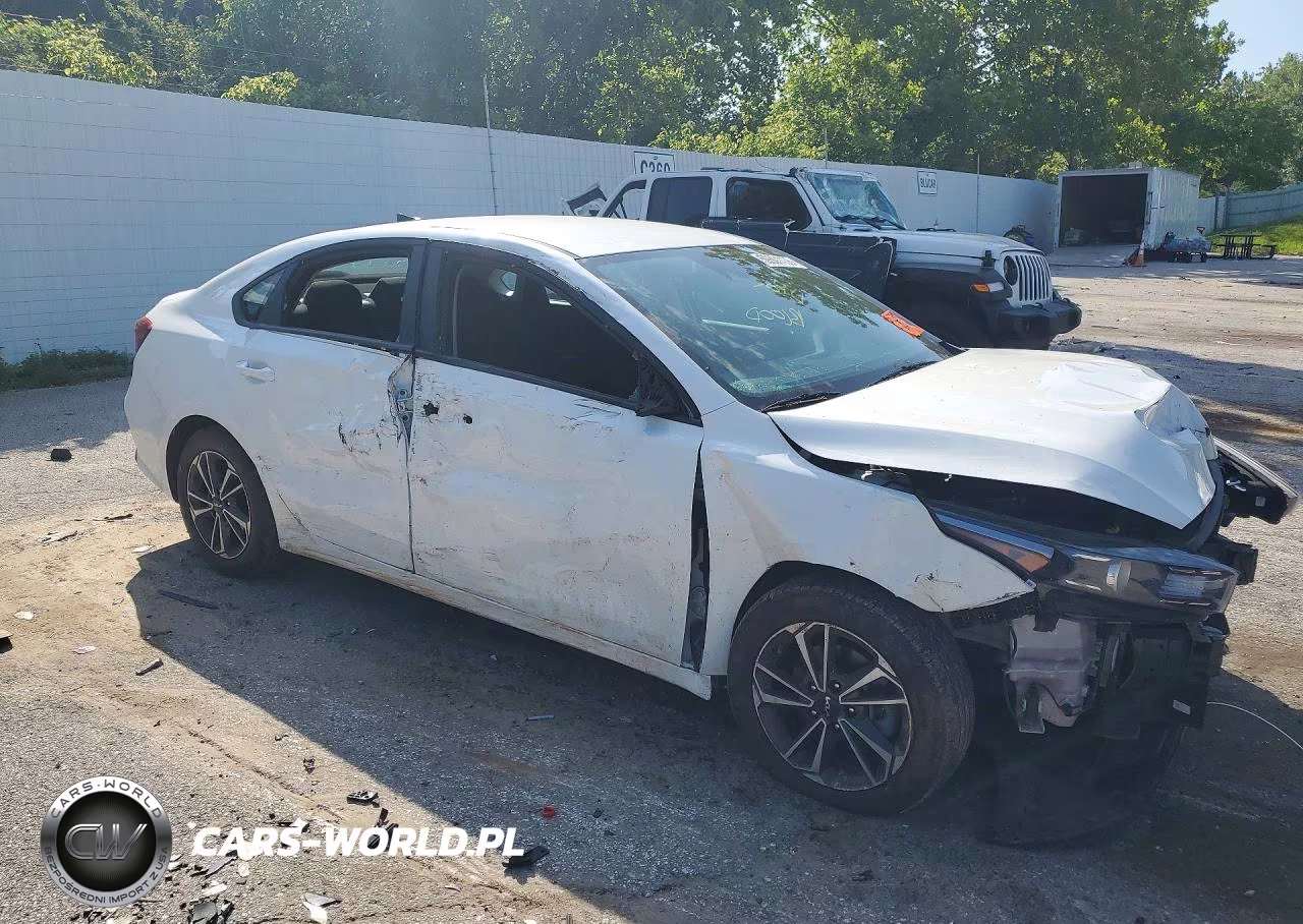 2024 Kia Forte Lxs VIN:3KPF24AD5RE797184 - 4