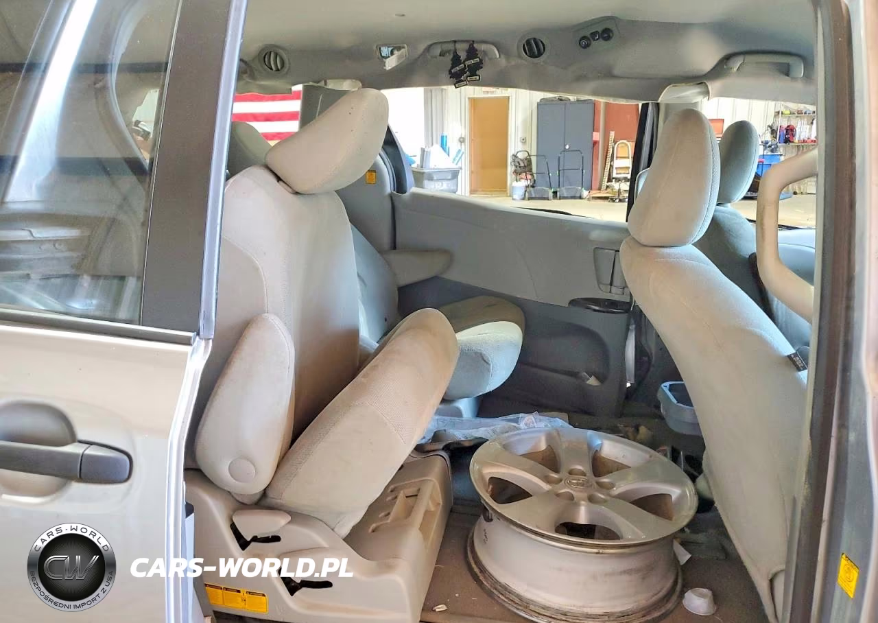 2011 Toyota Sienna Base 7-Passenger VIN:5TDKA3DC0BS006067 - 11
