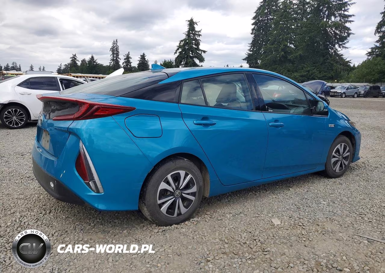 2018 Toyota Prius Prime Premium VIN:JTDKARFP8J3077018 - 3