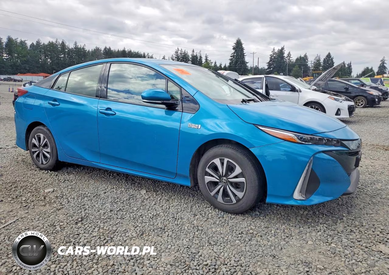 2018 Toyota Prius Prime Premium VIN:JTDKARFP8J3077018 - 4