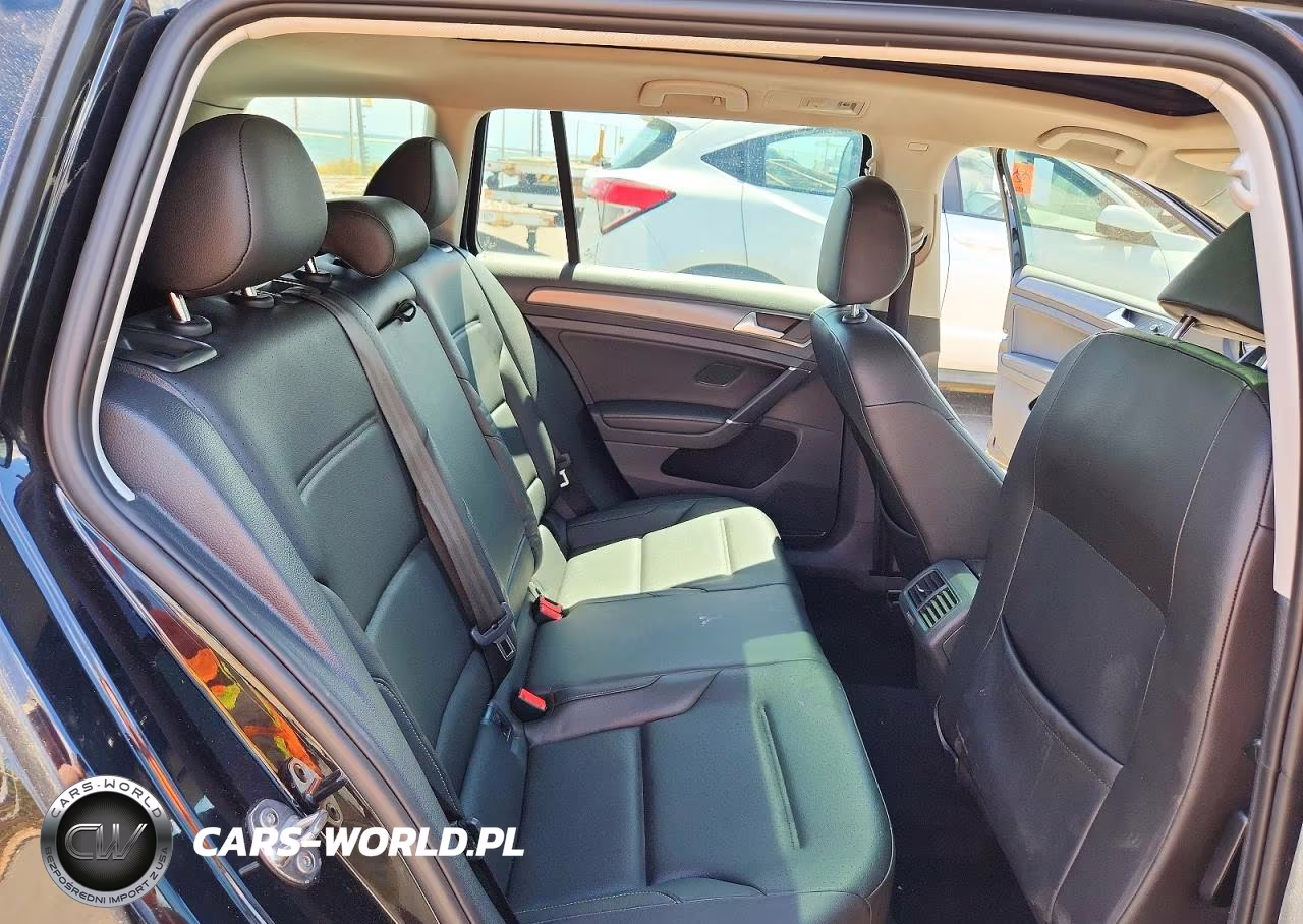 2018 Volkswagen Golf Sportwagen S VIN:3VWD17AU1JM767179 - 11