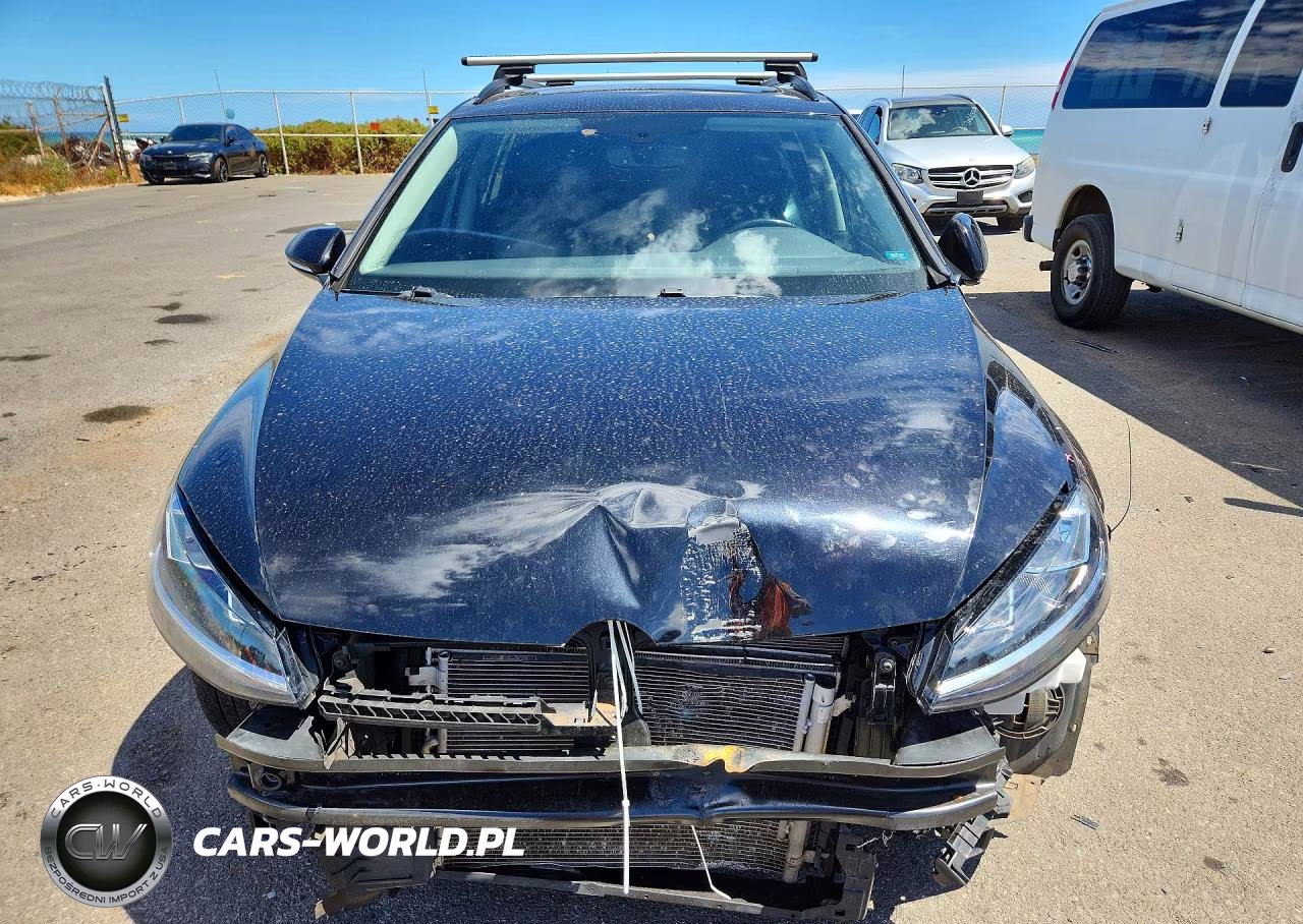 2018 Volkswagen Golf Sportwagen S VIN:3VWD17AU1JM767179 - 5
