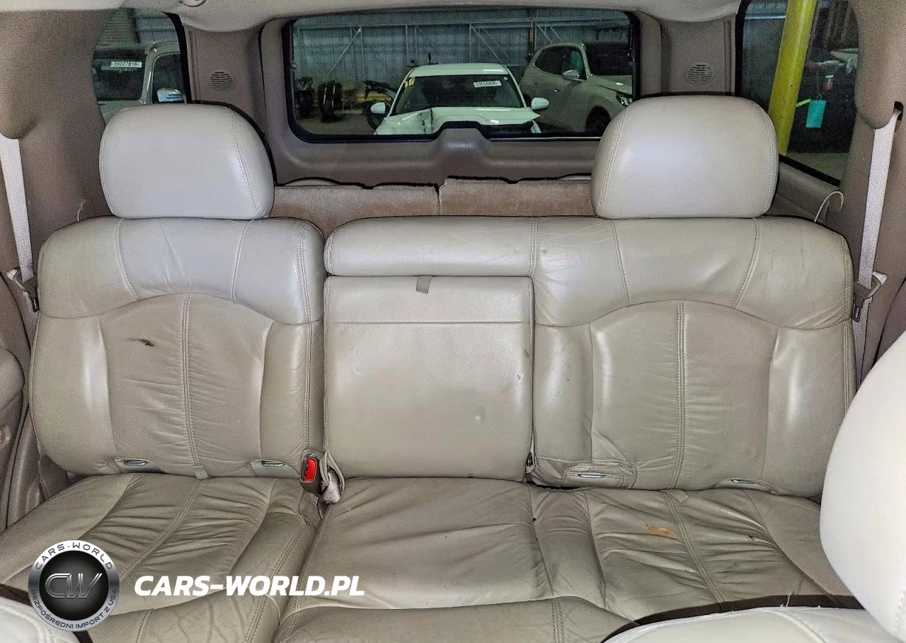 2002 Chevrolet Tahoe C1500 VIN:1GNEC13TX2R252210 - 10