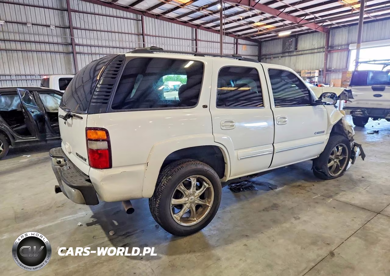 2002 Chevrolet Tahoe C1500 VIN:1GNEC13TX2R252210 - 3